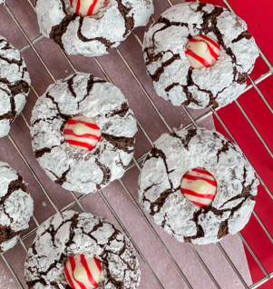Peppermint Chocolate Crinkle Cookies thumbnail