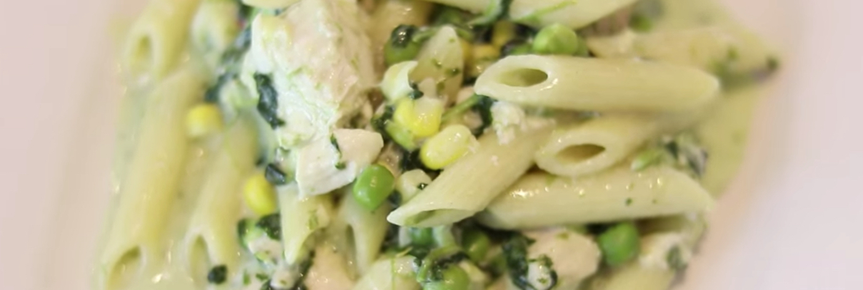 HOW TO MAKE CREAMY VEGGIE AND CHICKEN PASTA thumbnail
